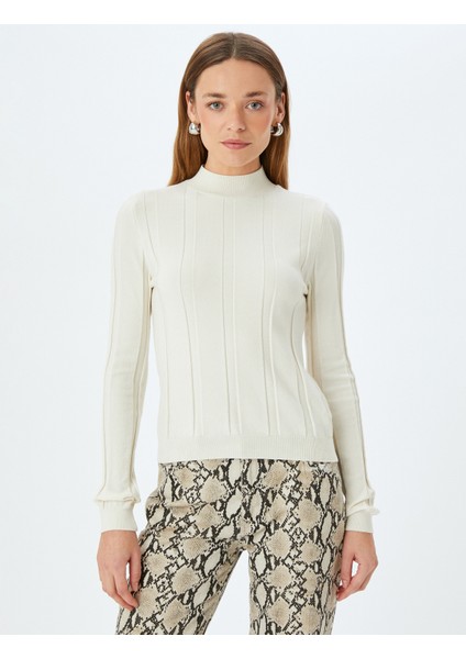 Yumuşak Dokulu Uzun Kollu Dik Yaka Triko Kazak modelleri