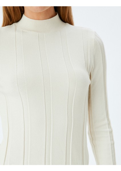 Yumuşak Dokulu Uzun Kollu Dik Yaka Triko Kazak indirimleri