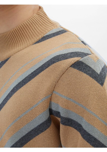 Deve Tüyü Yarım Balıkçı Yaka Desenli Pamuk Karışımlı Triko Kazak indirimleri