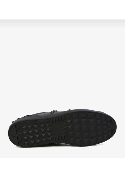 Rockstud Untitled Low-Top Sneakers