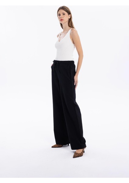 V Yaka Slim Fit Ince Askılı Triko Kadın Atlet