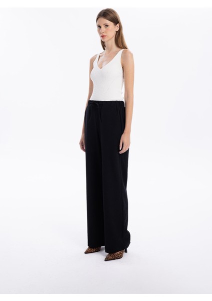 V Yaka Slim Fit Ince Askılı Triko Kadın Atlet