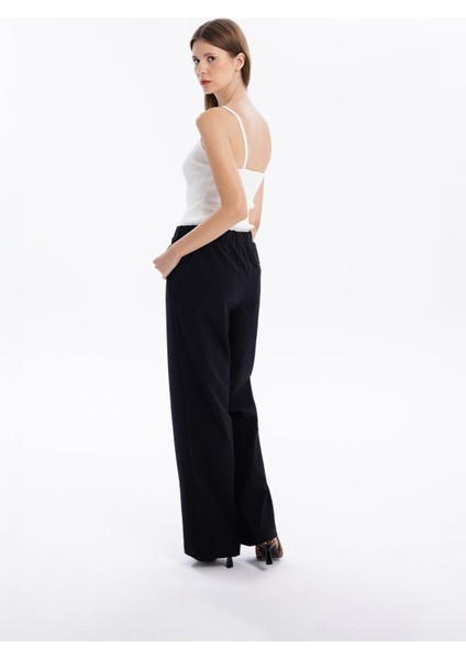 V Yaka Slim Fit Ince Askılı Triko Kadın Atlet