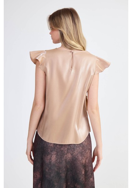 Kolları Fırfırlı Parlak Bluz indirimleri