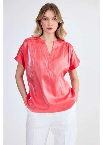 Hakim Yaka Parlak Kumaş Kısa Kol Bluz