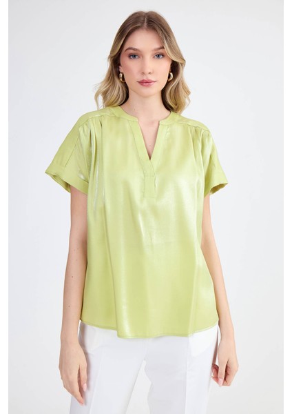 Hakim Yaka Parlak Kumaş Kısa Kol Bluz