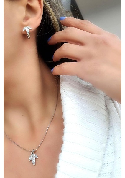 Zirkon Taş Detaylı 925 ayar Gümüş Zarif Set Takım