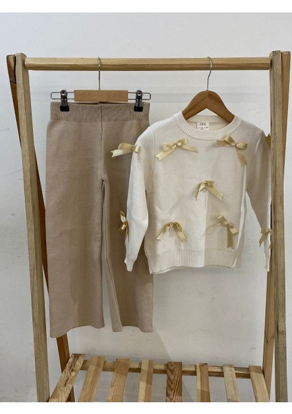 Kız Krem Fiyonk Desenli Triko Takım