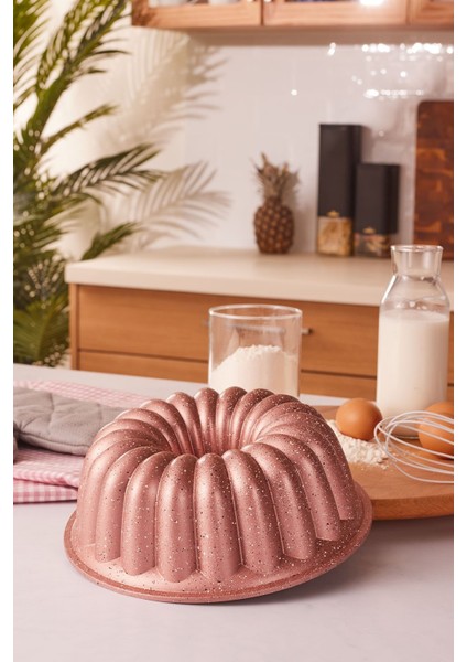 24 cm Pembe Döküm Kek Kalıbı, Şık ve Dayanıklı Tasarım
