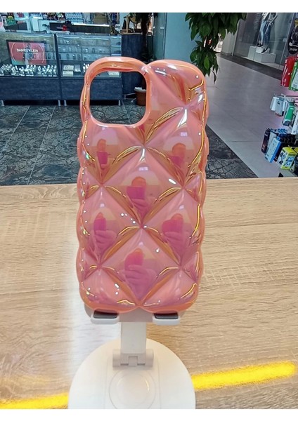 Apple iPhone 15 Pro Max Uyumlu Baklava Desenli Parlayan Puf Kapak