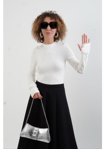 Ekru O Yaka Parmak Detaylı Bluz