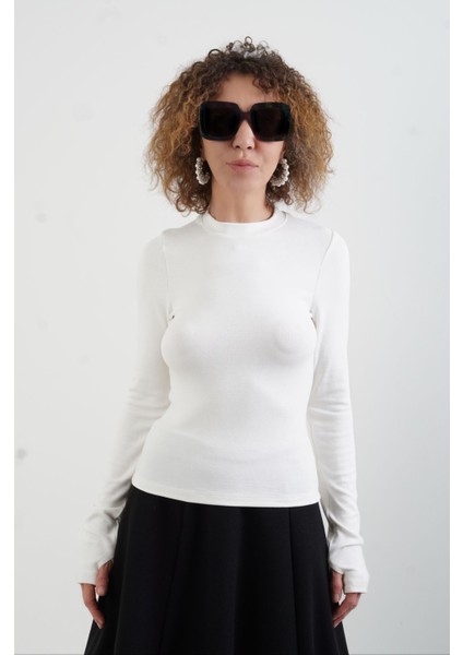 Ekru O Yaka Parmak Detaylı Bluz fırsatları