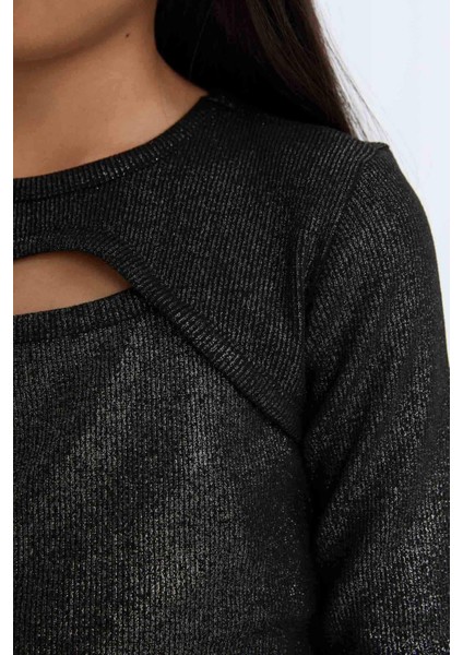 Kız Çocuk Slim Fit Dar Kesim Bisiklet Yaka Parlak Kumaş Fitilli Kaşkorse Uzun Kollu Tişört D5419A824WN indirimleri