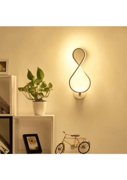 Şık ve modern tasarımlı beyaz LED aplik, zarif ev dekoru için ideal, alüminyum materyal.