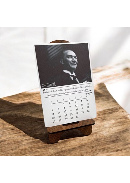 2025 Takvim - Mustafa Kemal Atatürk Fotoğraflı Standlı Masaüstü Takvim- Ahşap Telefon Tutucu