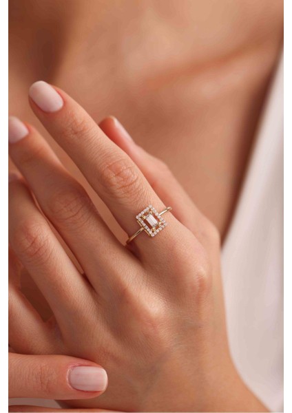 Beyaz Baget Taşlı Recta Yüzük