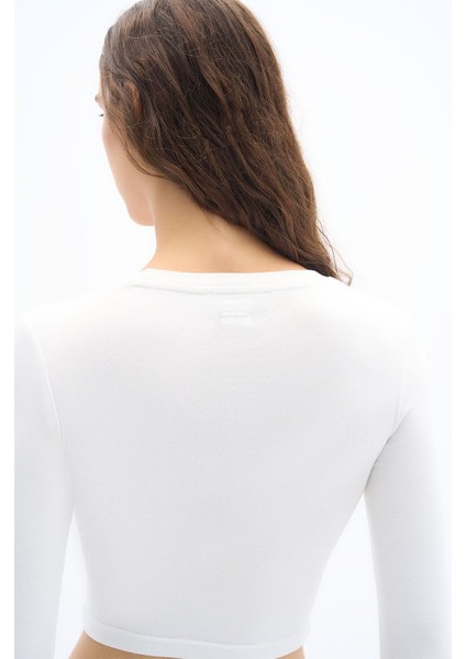Pulse - Basic Uzun Kollu Pamuklu Nefes Alabilen Kumaş Slim Fit Ense Nakış Detaylı Beyaz Tişört