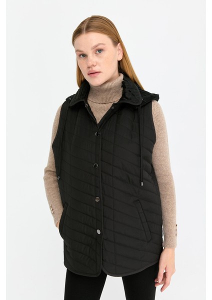 Kadın Kapüşonlu Yan Cepli Kapitone Yelek Siyah