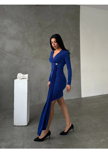 Kadın Saks Mavi V Yaka Toka ve Büzgü Detaylı Elbise HZL25W-FRY122611 modelleri