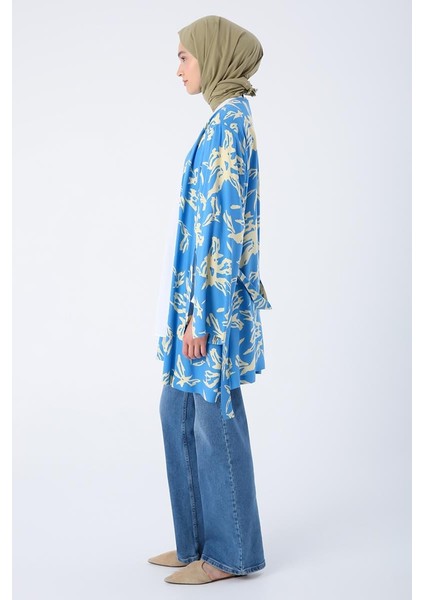 Mavi-Bej-Oversize Kol Yırtmaç Detaylı Kuşaklı Desenli Kimono modelleri