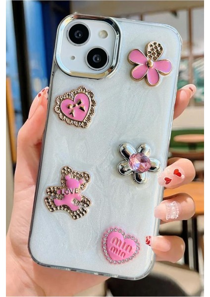 Apple iPhone 14 Plus & iPhone 15 Plus Uyumlu 3D Taş Kurdele Kelebek Kalp Işleme Motifli Sert Kapak