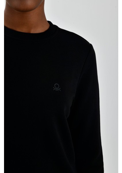 Kadın Sol Göğsü Logo Detaylı Sweatshirt