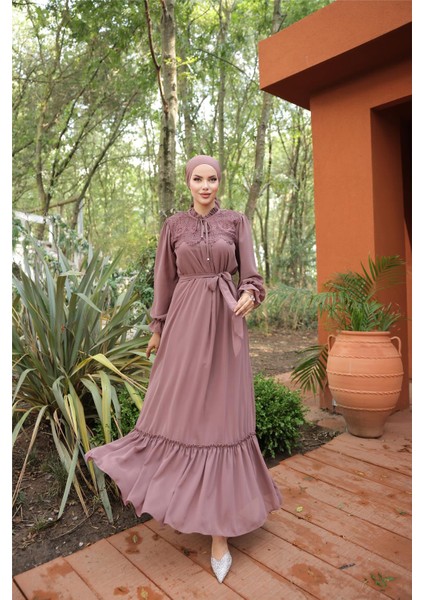 Bel ve Boyun Bağcıklı Dantel Detaylı Uzun Şifon Elbise - 50019.048 - Soğan