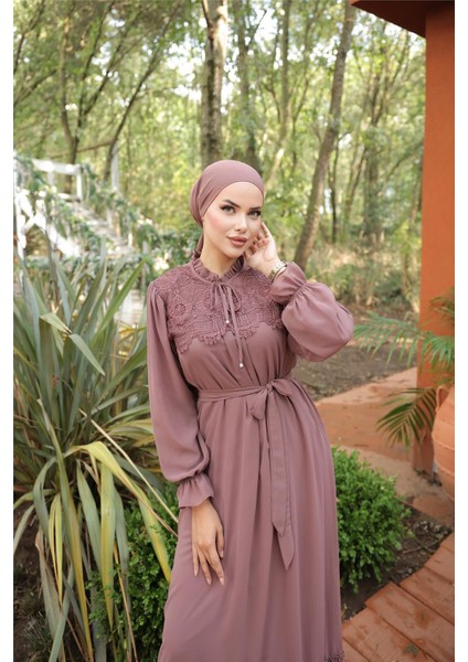 Bel ve Boyun Bağcıklı Dantel Detaylı Uzun Şifon Elbise - 50019.048 - Soğan modelleri