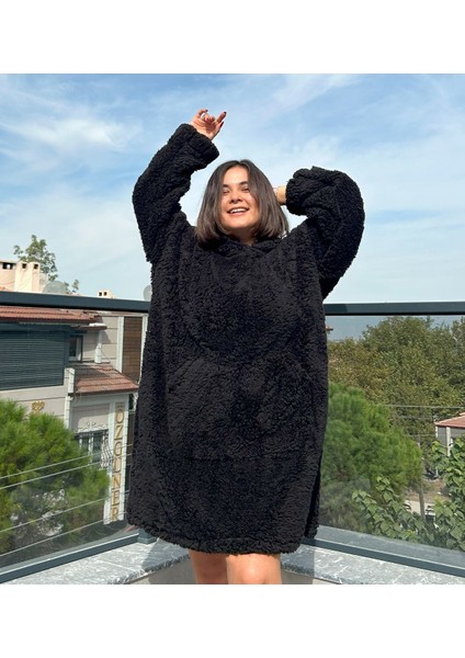 Yumuşak ve sıcak peluş polar giyilebilir battaniye pijama, rahatlık ve konfor sunar, Siyah.