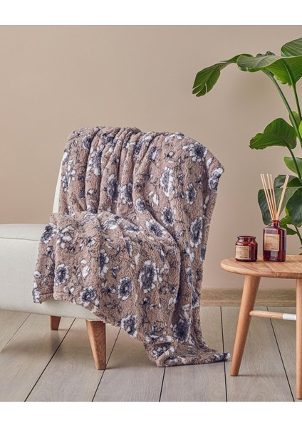 Yumuşak ve şık vizon peluş battaniye, sıcaklık ve rahatlık sunar. modelleri