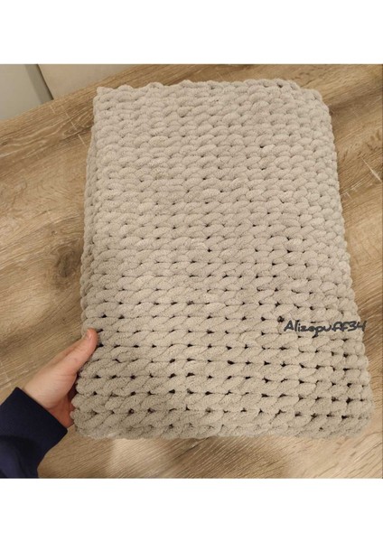 Yumuşak gri yün battaniye 120x160 cm, antibakteriyel ve şık ev dekoru