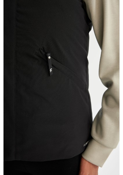 DeFactoFit Su İtici Şişme Yelek Rüzgar Geçirmez Normal Kesim Kapüşonlu Fermuarlı Cepli C4767AX24AU indirimleri