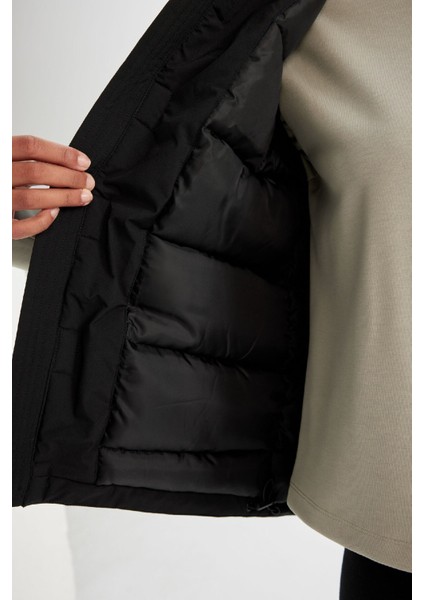 DeFactoFit Su İtici Şişme Yelek Rüzgar Geçirmez Normal Kesim Kapüşonlu Fermuarlı Cepli C4767AX24AU