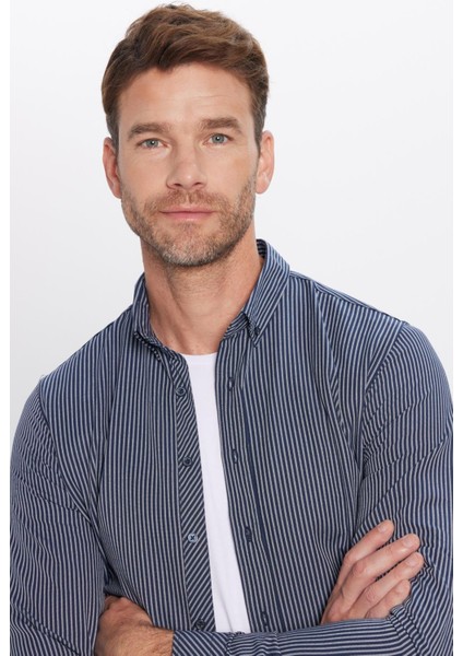 Erkek Slim Fit Dar Kesim Pamuklu Çizgili Düğmeli Yaka Gömlek