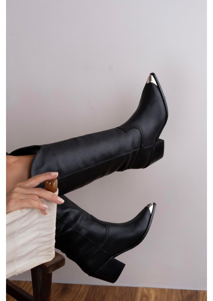 Siyah Kovboy Çizme Metal Uçlu Konforlu Kullanım 51 cm Yükseklik 7,5 cm Topuk modelleri