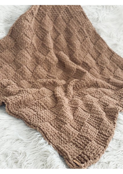 Yumuşak kahverengi bebek battaniyesi, peluş dokusu ve rahatlığıyla ideal seçim fiyatları