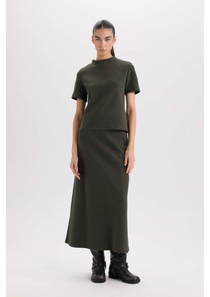 Slim Fit Dar Kesim Yarım Balıkçı Yaka Kısa Kollu Tişört D9758AX24WN fiyatları