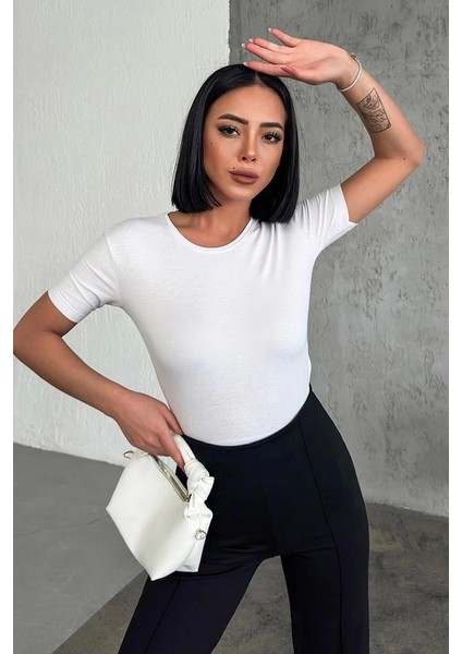 Rahat ve Şık Kısa Kollu Bisiklet Yaka Likralı Viskon Penye Body Beyaz fiyatları