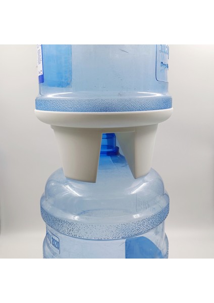 Damacana Standı Beyaz Renkli Pratik Tasarım ile Alan Tasarrufu Sağlar