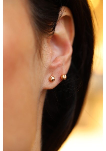 14 Ayar Altın Çevirmeli Vidalı Işıltılı Top Küpe 4 mm