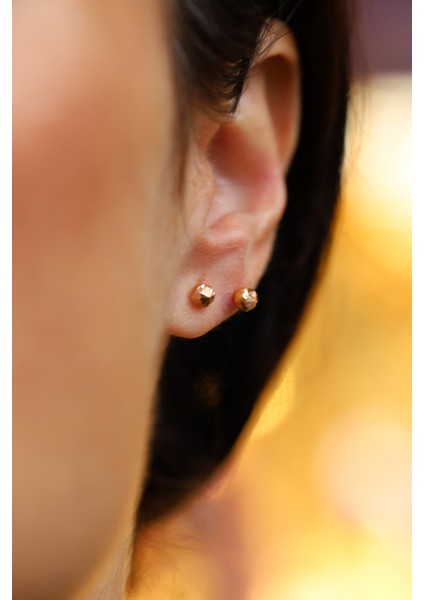 14 Ayar Altın Çevirmeli Vidalı Işıltılı Top Küpe 4 mm fırsatları