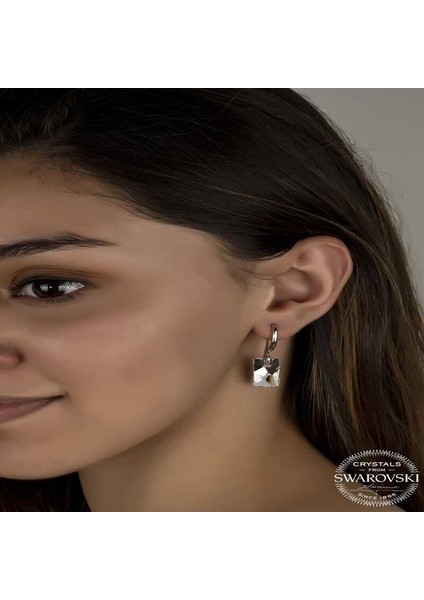 Swarovski Crystal Taşlı Gümüş Beyaz Baget Sallantılı Kadın Küpe fiyatları