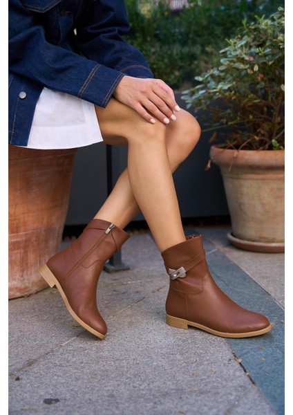 Taba Kadın Toka Aksesuarlı Kadın Deri Bot