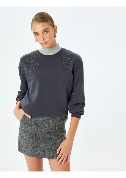 x Şahika Ercümen - Uzun Kollu Bisiklet Yaka Taşlı Oversize Sweatshirt fiyatları
