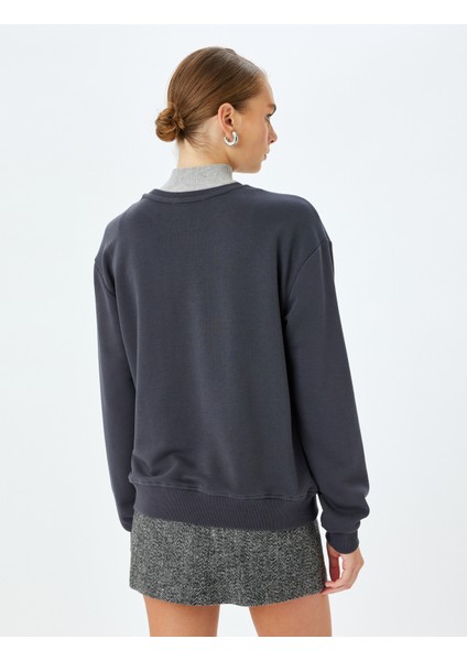 x Şahika Ercümen - Uzun Kollu Bisiklet Yaka Taşlı Oversize Sweatshirt fırsatları