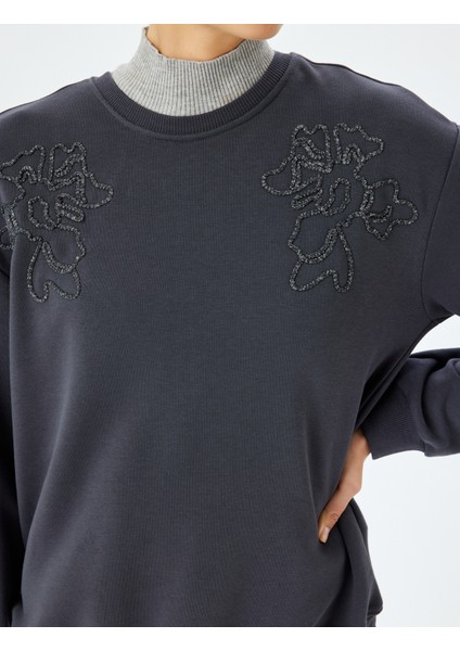 x Şahika Ercümen - Uzun Kollu Bisiklet Yaka Taşlı Oversize Sweatshirt indirimleri