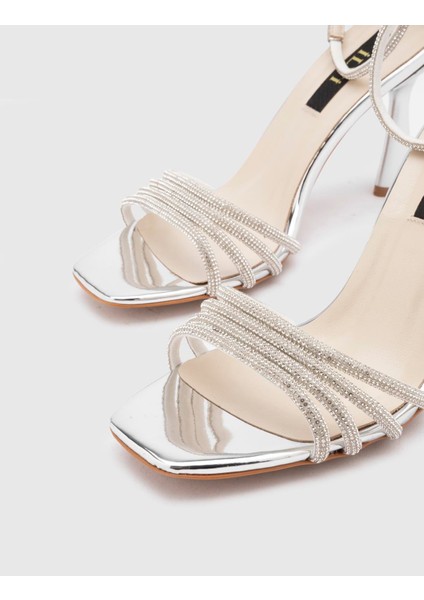 Izumi Hakiki Deri Kadın Gümüş Renk Taşlı Topuklu Sandalet fırsatları