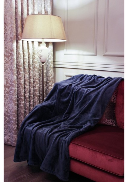 Yumuşak ve şık 130x170 cm lacivert polyester TV battaniyesi