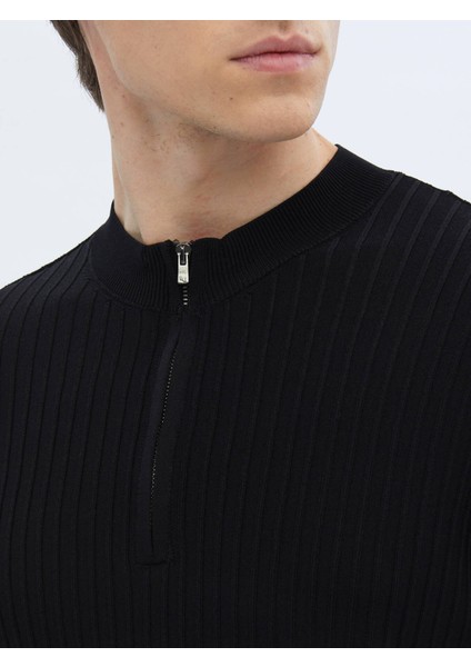 Siyah Yarım Balıkçı Yaka Desenli Triko Kazak fırsatları