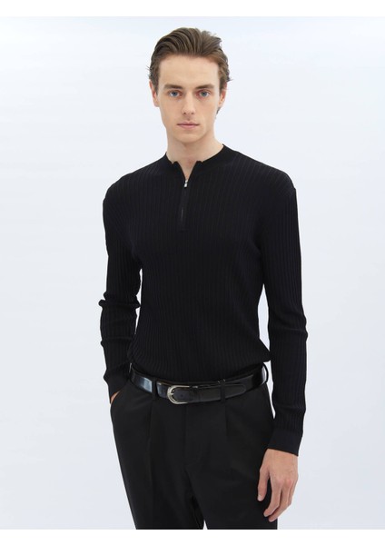 Siyah Yarım Balıkçı Yaka Desenli Triko Kazak indirimleri